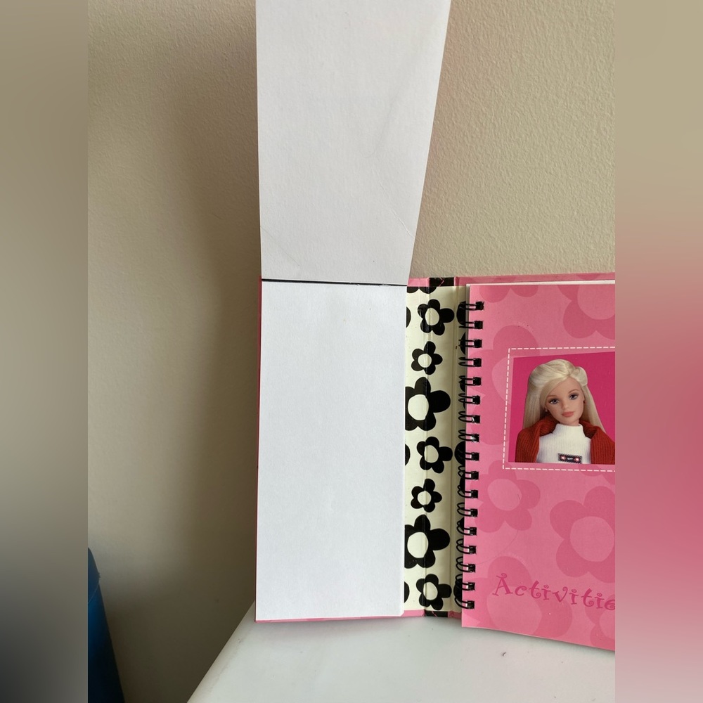 2000 Barbie Address/Notes/Activities Book - Picture 4 of 7
